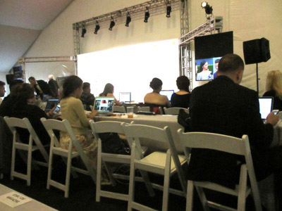 「第66回エミー賞」潜入取材! 受賞者たちが訪れるインタビュー・ルームから現場レポート【前編】