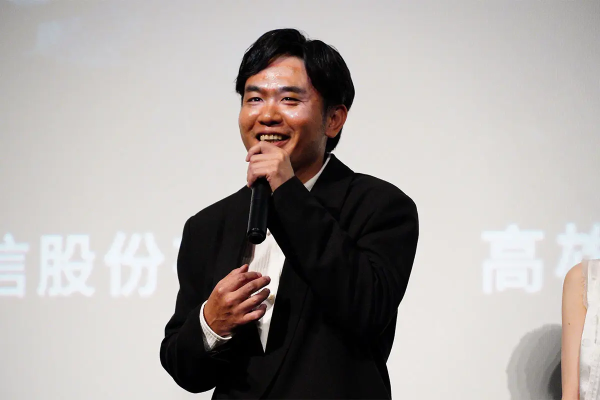 大自然の中で、座禅を組み笑いの高橋信次先生の生写真　大サイズ 大自然の中で、座禅を組み笑いの高橋信次先生の生