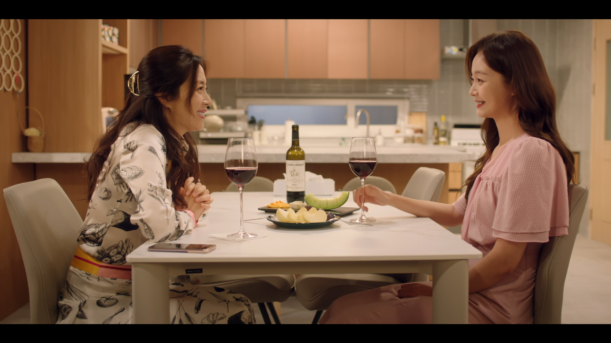 『ショーウィンドウ：女王の家』場面写真