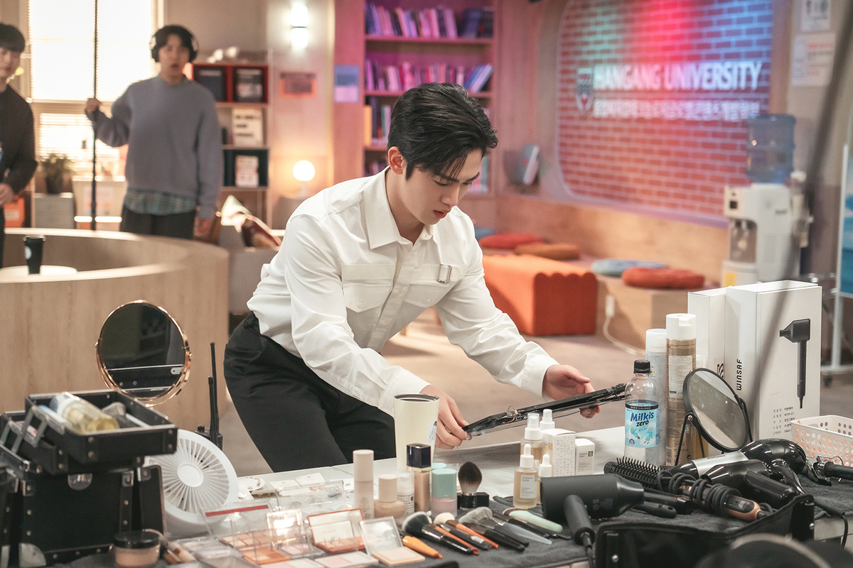 『第4次恋愛革命 ～出会いはエラー：恋はアップデート～』場面写真