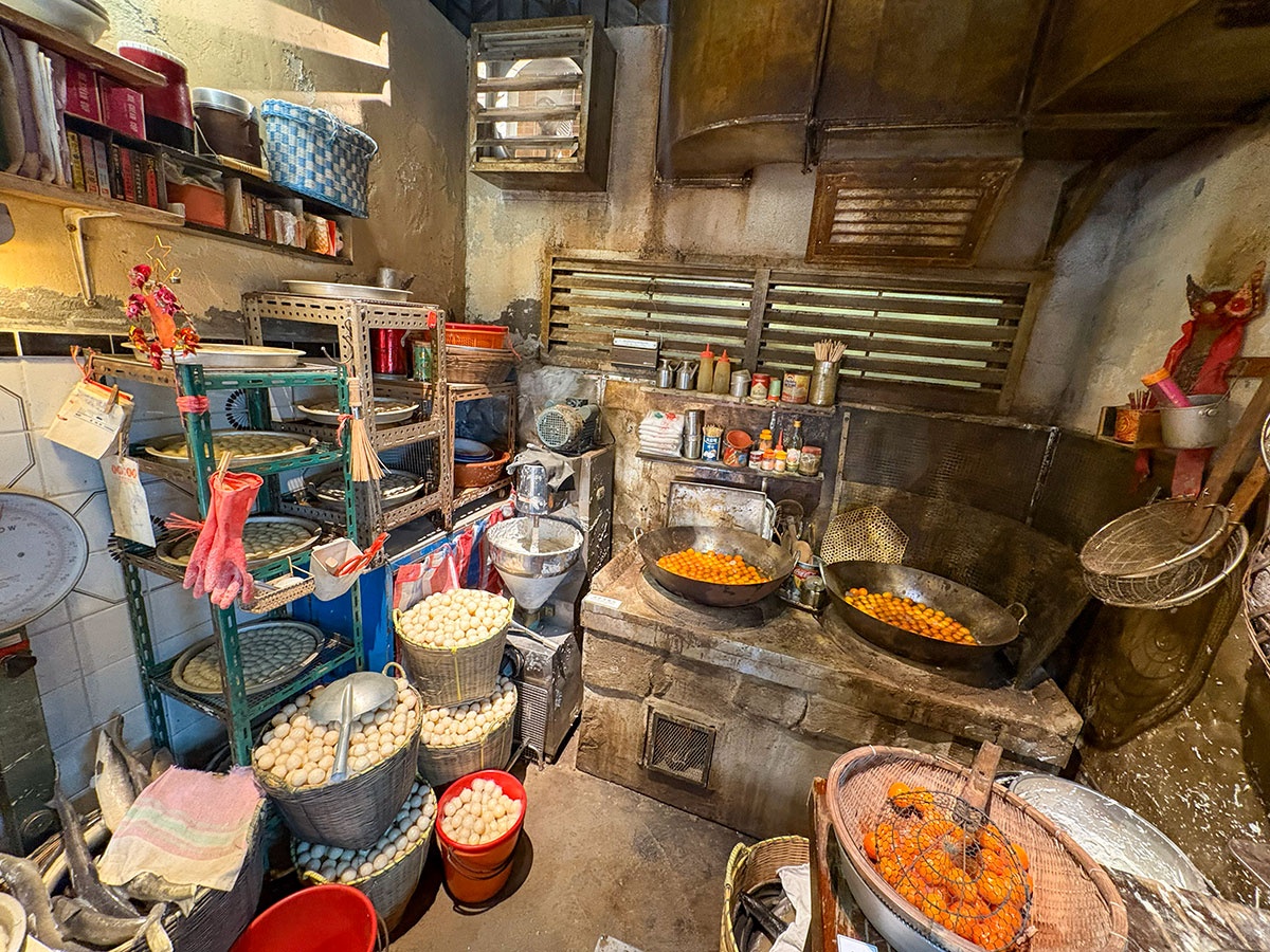 『トワイライト・ウォリアーズ 決戦！九龍城砦』セット展示