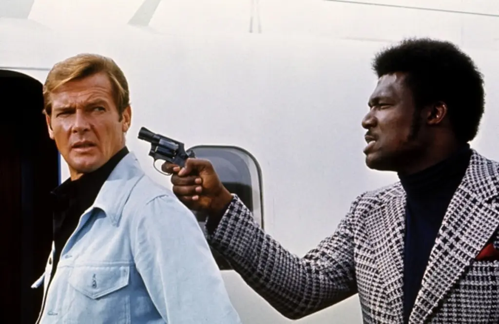 『007/死ぬのは奴らだ』ロジャー・ムーア