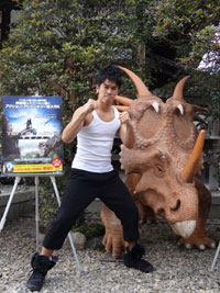 武井壮が恐竜と対戦!? 『TERRA NOVA』DVD発売イベントで恐竜を倒す方法をシミュレーション！