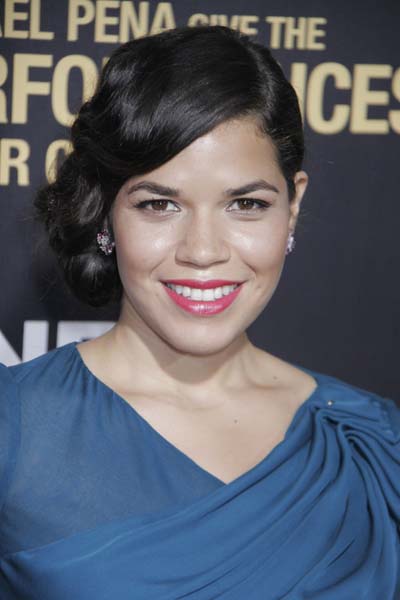 カンヌ国際映画祭レッドカーペットでアメリカ フェレーラのドレスに不審者が侵入 海外ドラマnavi