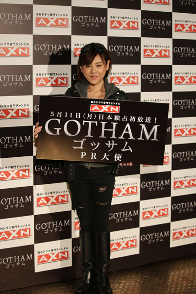 『GOTHAM』PRイベントに高橋真麻が"キャット風"衣装で登場！