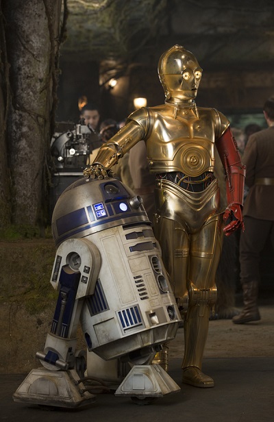 『スター・ウォーズ／フォースの覚醒』、R2-D2とC-3POの場面写真が解禁！