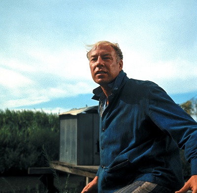 『暴力脱獄』のオスカー俳優、ジョージ・ケネディが死去