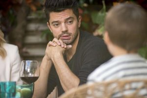 『マイ・ベスト・フレンド』ドミニク・クーパーのイクメンショットが到着!