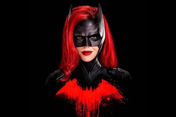 バットマンのイトコが活躍！英雄不在のゴッサム・シティに現れた女性ヒーロー『Batwoman』