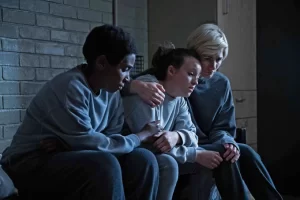 『THE LAST OF US』ベラ・ラムジー、英BBCの刑務所ドラマで妊娠中の囚人役に!『Time』シーズン2の画像が初公開