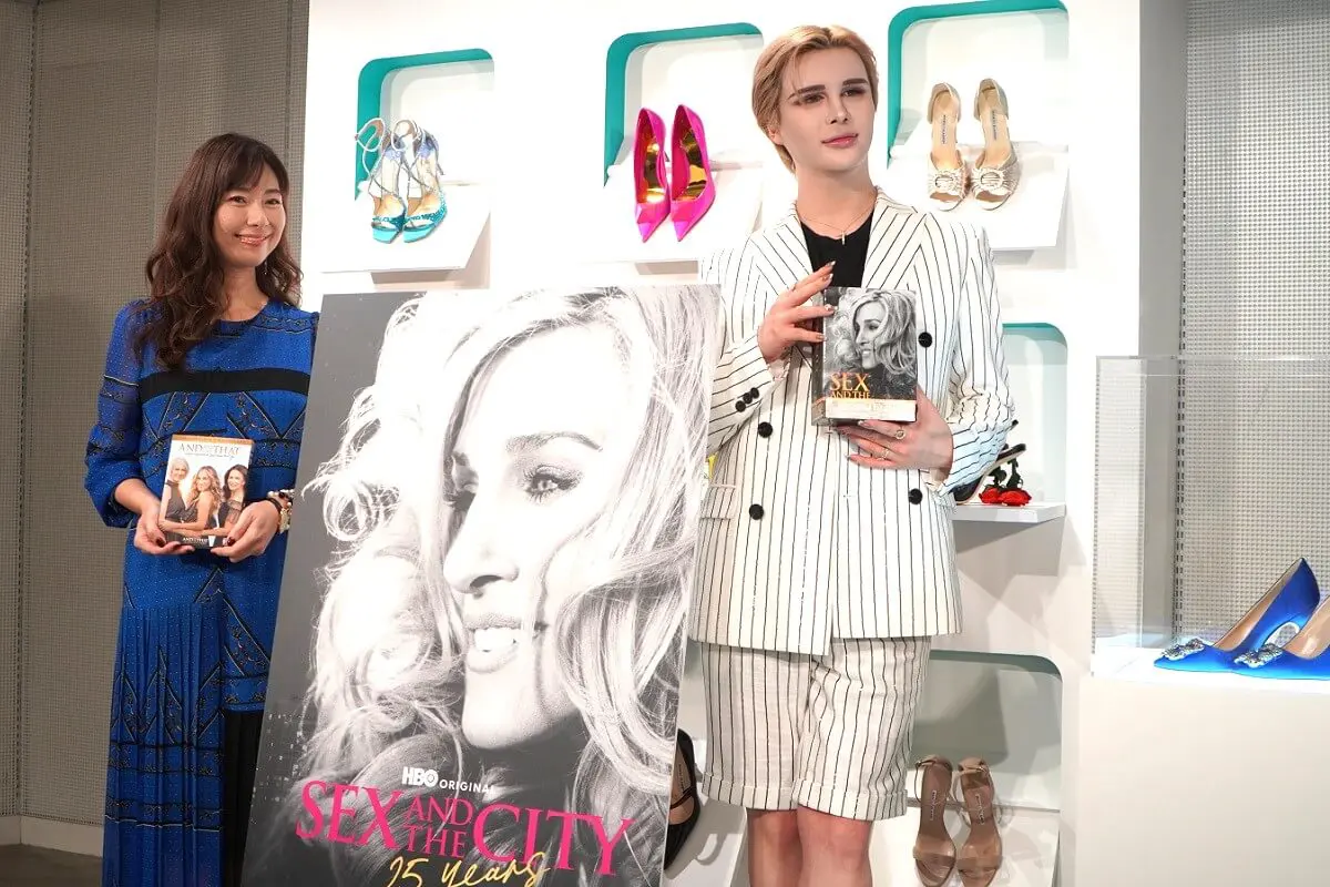 MANOLO BLAHNIK - セックス・アンド・ザ・シティ　シュー・ボックス：コンプリート・シリーズ&amp;雑誌 Amazon.co.jp: セックス・アンド・ザ・シティ シューボックス