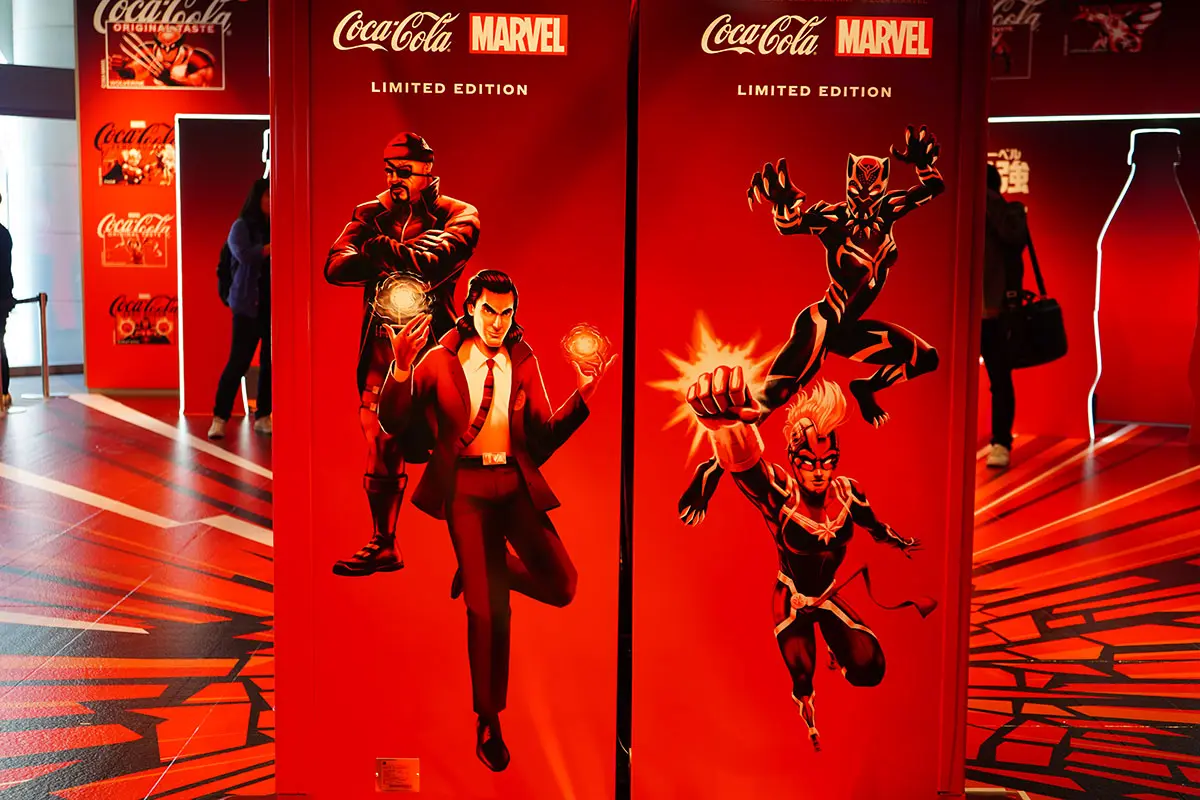 推しヒーローと写真が撮れる！「コカ・コーラ×マーベル