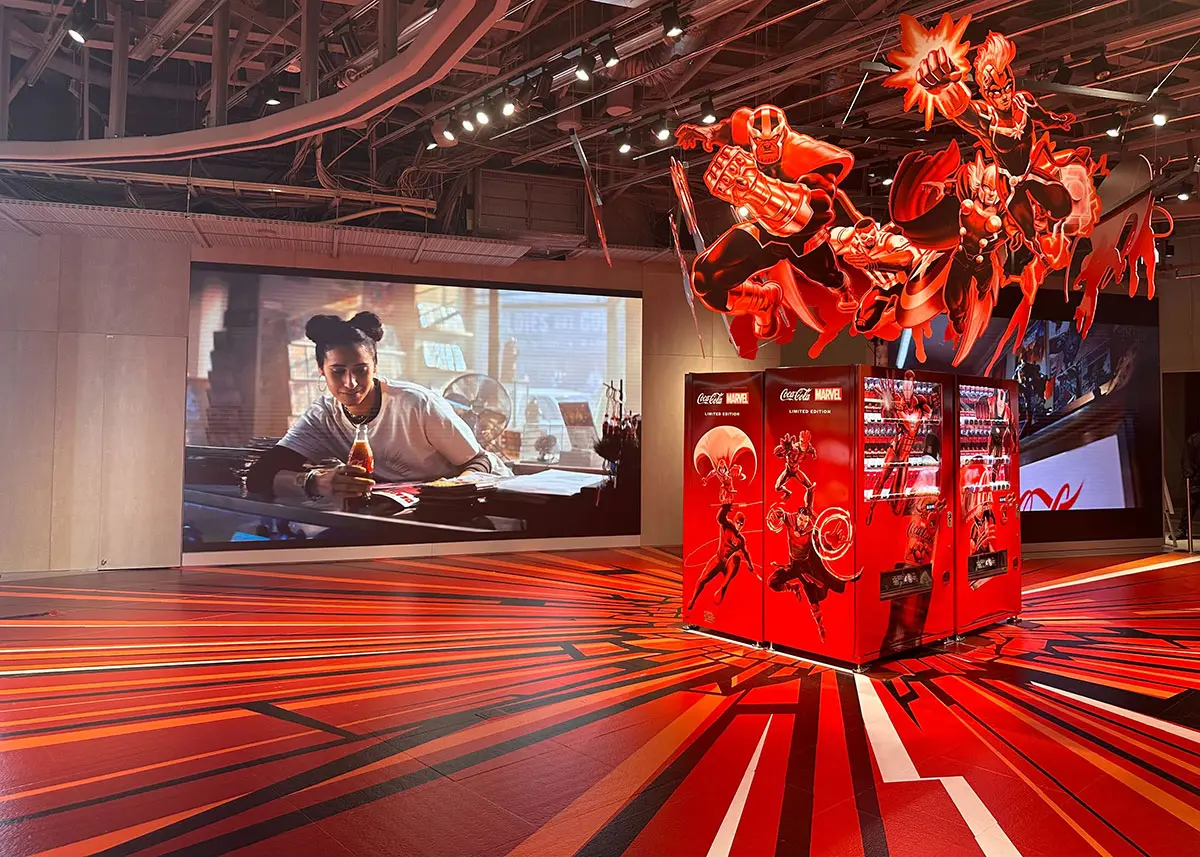推しヒーローと写真が撮れる！「コカ・コーラ×マーベル