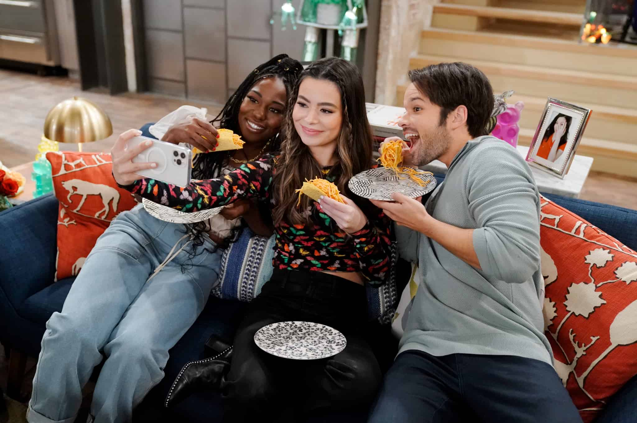 リブート版『iCarly（i カーリー）』あらすじ&場面写真が解禁