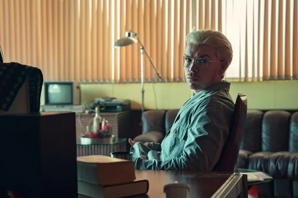 机の下でくつろぐ心地よさ🌿, image size:1200x799