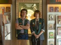 「ストレンジャー・シングス 未知の世界 4」：場面写真（スティーブ＆ロビン）