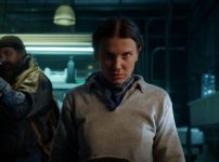 「ストレンジャー・シングス 5」場面写真：イレブン＆ホッパー