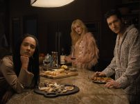 なにかが、起きる