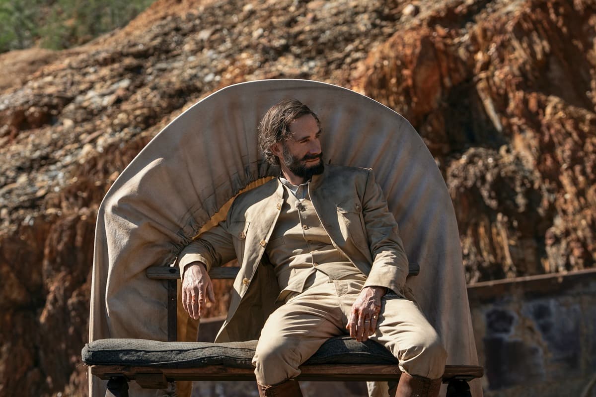 ヤング シャーロック ジョセフ・ファインズ