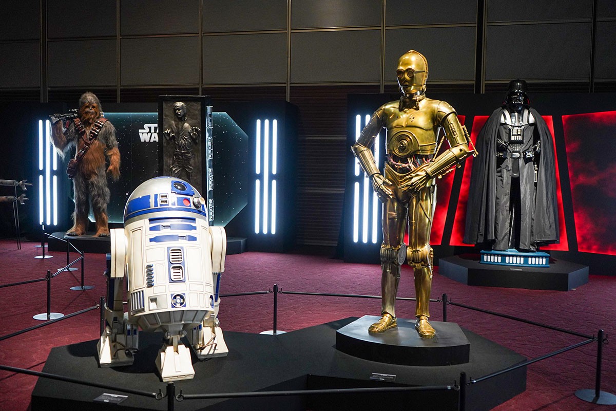 R2-D2、C-3PO