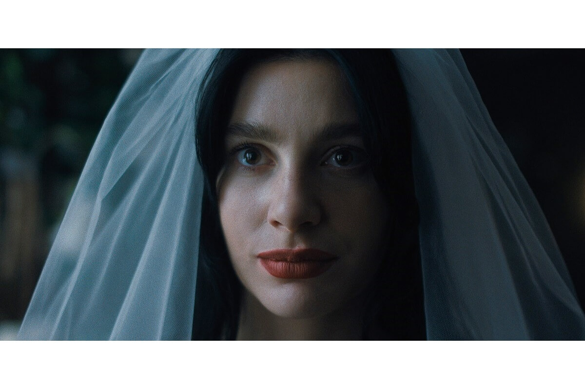 なにかが、起きる